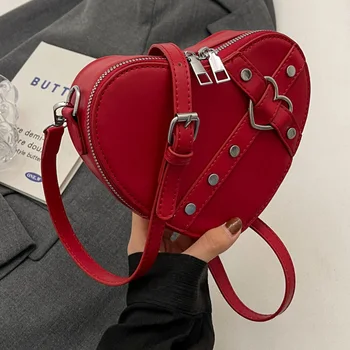 Модные сумки через плечо в форме сердца Love Для женщин, роскошные дизайнерские сумки из искусственной кожи, винтажная маленькая сумка на цепочке Y2K с заклепками через плечо.
