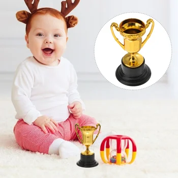 Пластиковый призовой кубок Kids Reward Trophy Детские призовые призы Маленькая чашка с основанием Копия Золотого трофея для Liberators